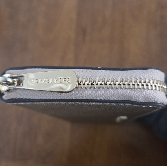 Michael Kors Metallic Gold Wallet - Picture 5 of 8